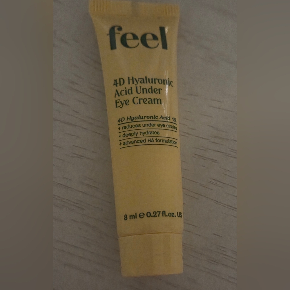 🍎 Feel 4D hyaluronic acid under eye cream
